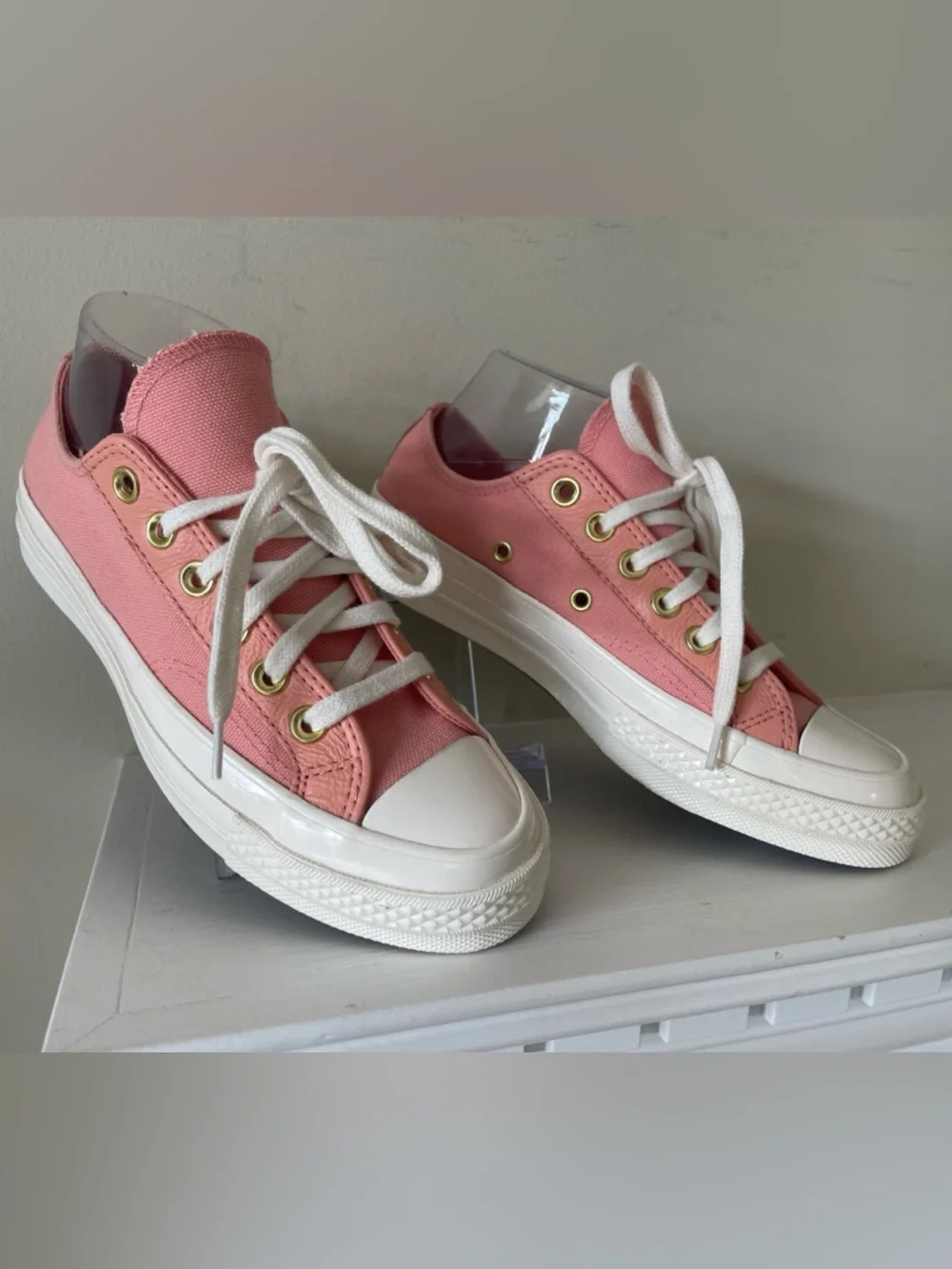 Converse Pink Canvas Low-Top Sneakers with White Soles NWOT SIZE W6.5, M 4.5 - Picture 2 of 8